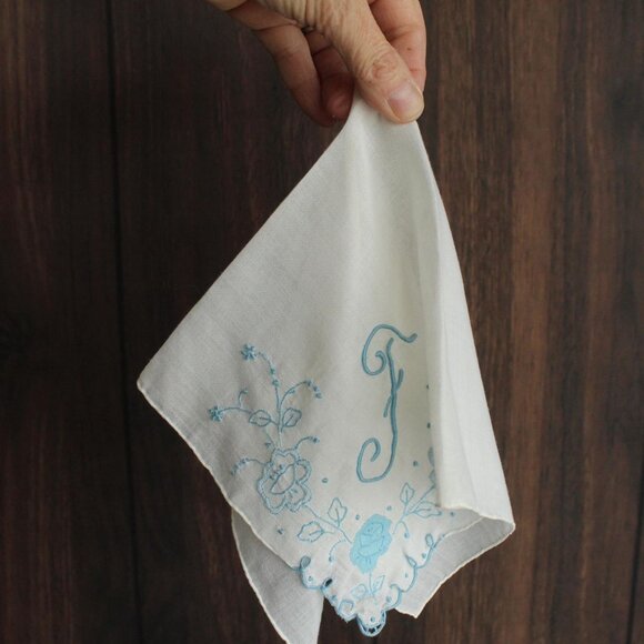 Vintage Handkerchief in White Cotton, Monogrammed with F in Blue, Hankie Pocket - Picture 10 of 10
